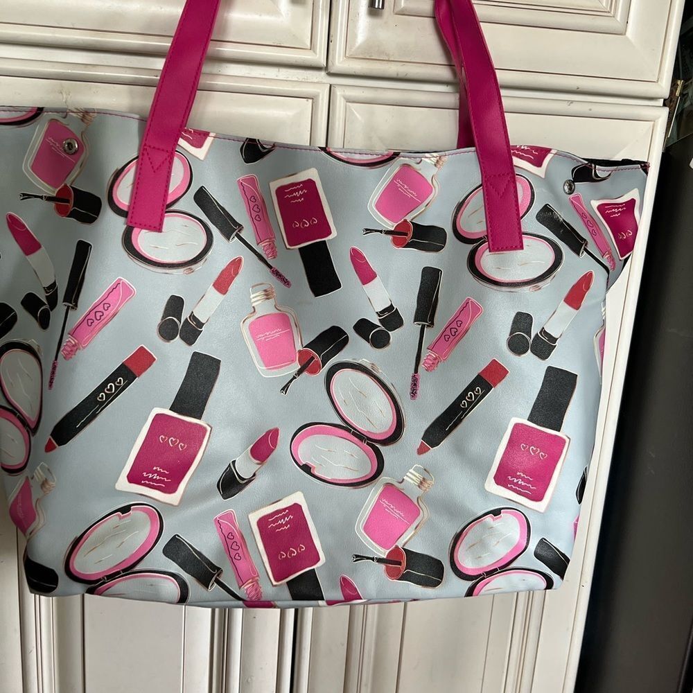 Modern Chic - Marvelous Makeup Tote